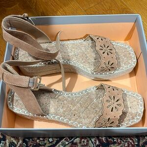 Crown Vintage suede sandals size 9.5